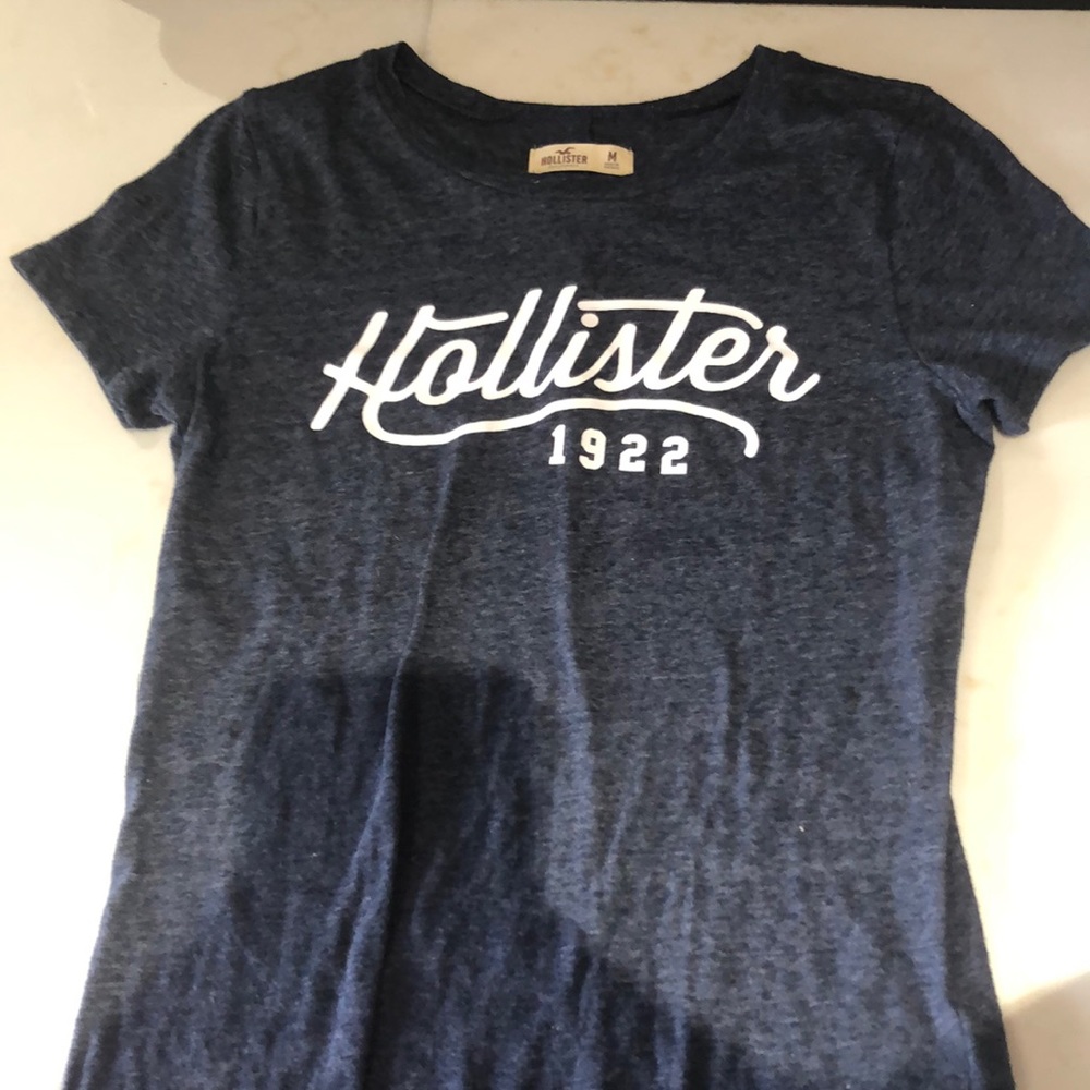 Hollister tee🌩